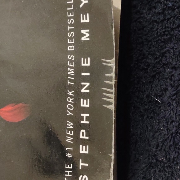 VERY USED NEW MOON PAPERBACK BOOK 2ND BOOK IN TWILIGHT SERIES HAS WEAR - Picture 2 of 15